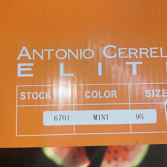 Globe Men's Tan Loafers - Picture 9 of 9